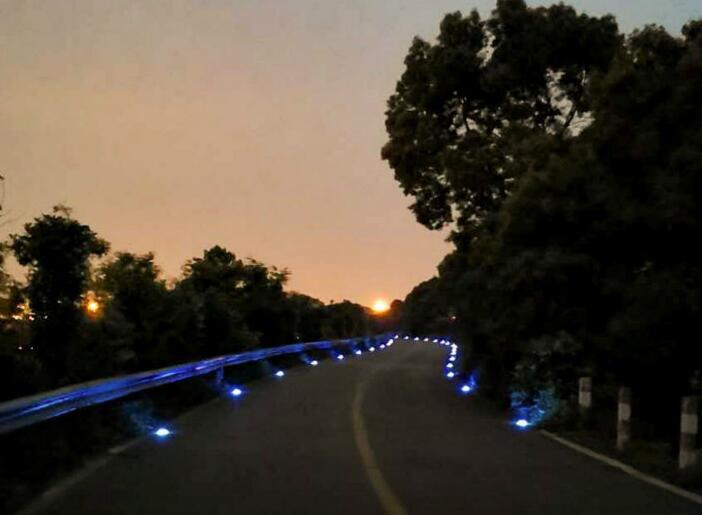 農(nóng)村公路道釘燈